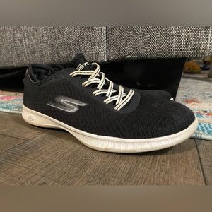 Skechers Go Step Lite Walking Shoes Women’s size 9 Black 14500